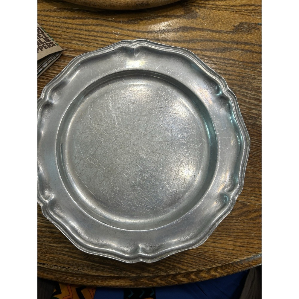Vintage Wilton RWP Pewter Queen Anne Dinner Plate 10" USA  Scalloped  8 Ea